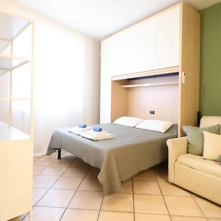 Ferienwohnung Nel Centro Di Desenzano Desenzano del Garda Exterior foto
